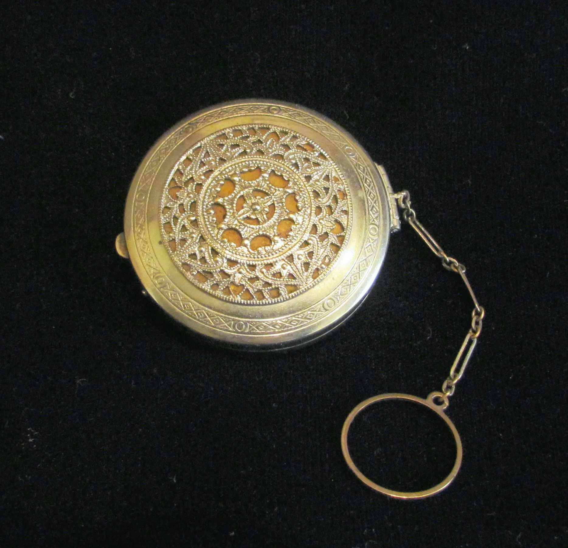 1920s German Silver Filigree Compact Powder And Mirror Finger Ring Compact Purse