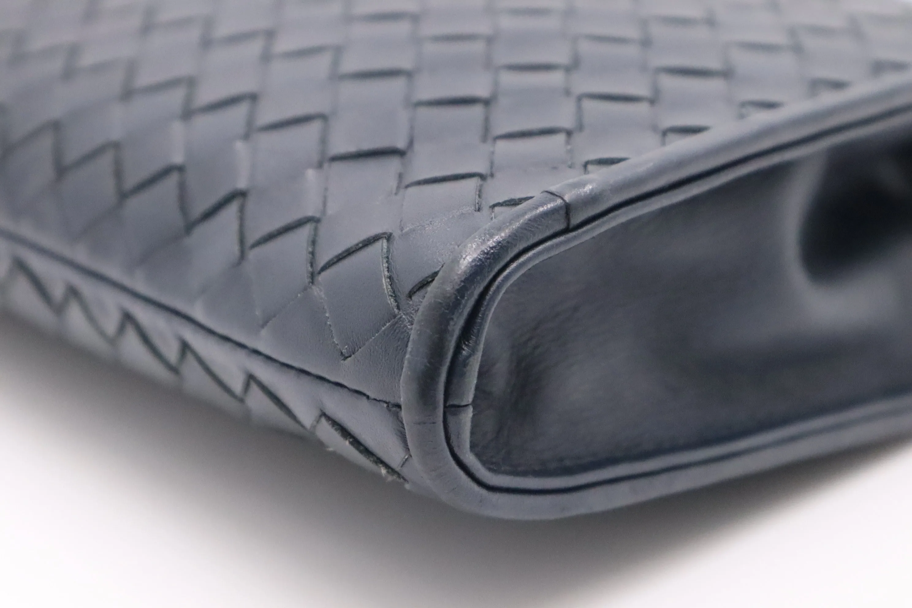 Bottega Veneta Clutch in Navy Blue Intrecciato Leather