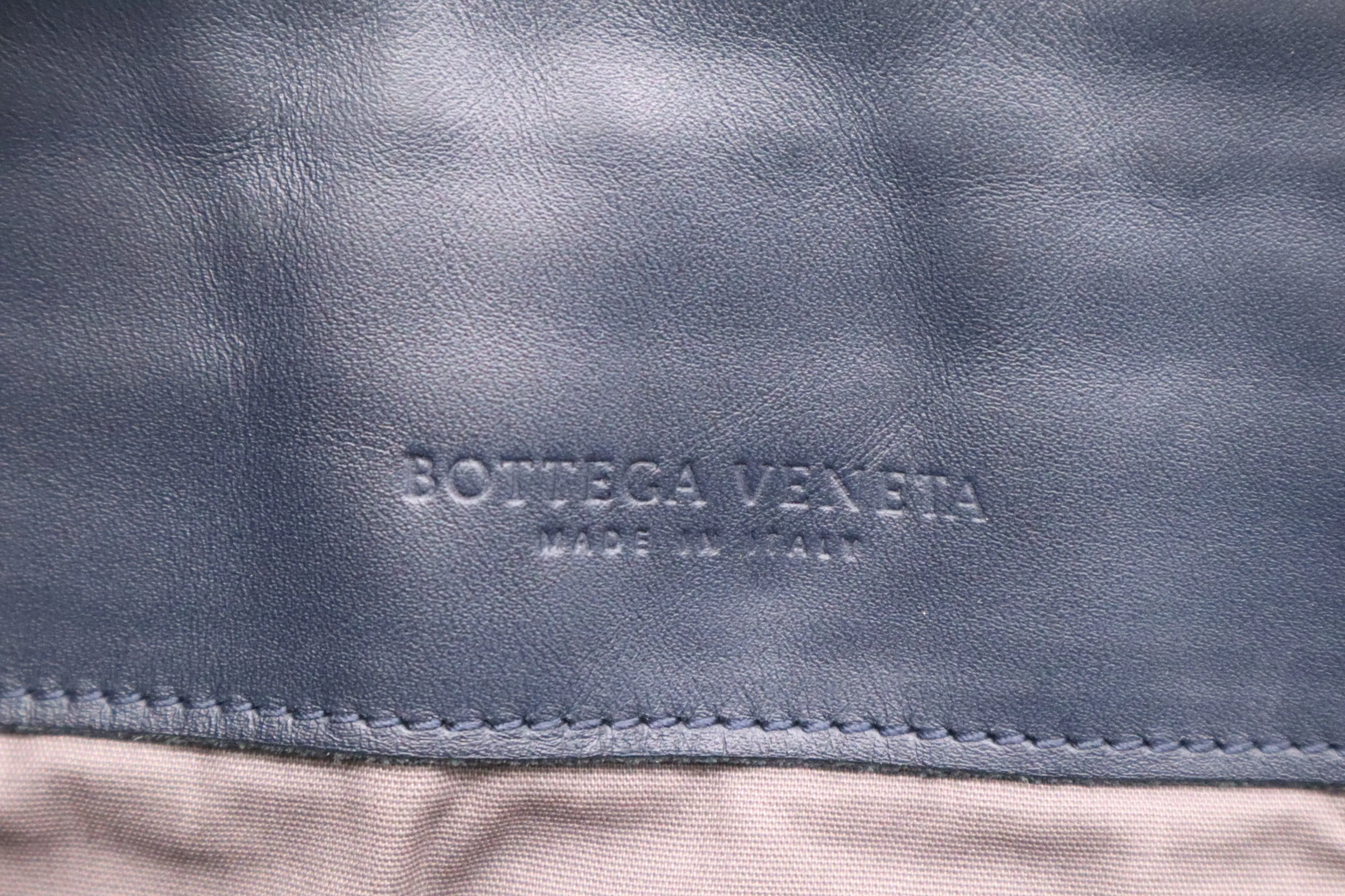 Bottega Veneta Clutch in Navy Blue Intrecciato Leather