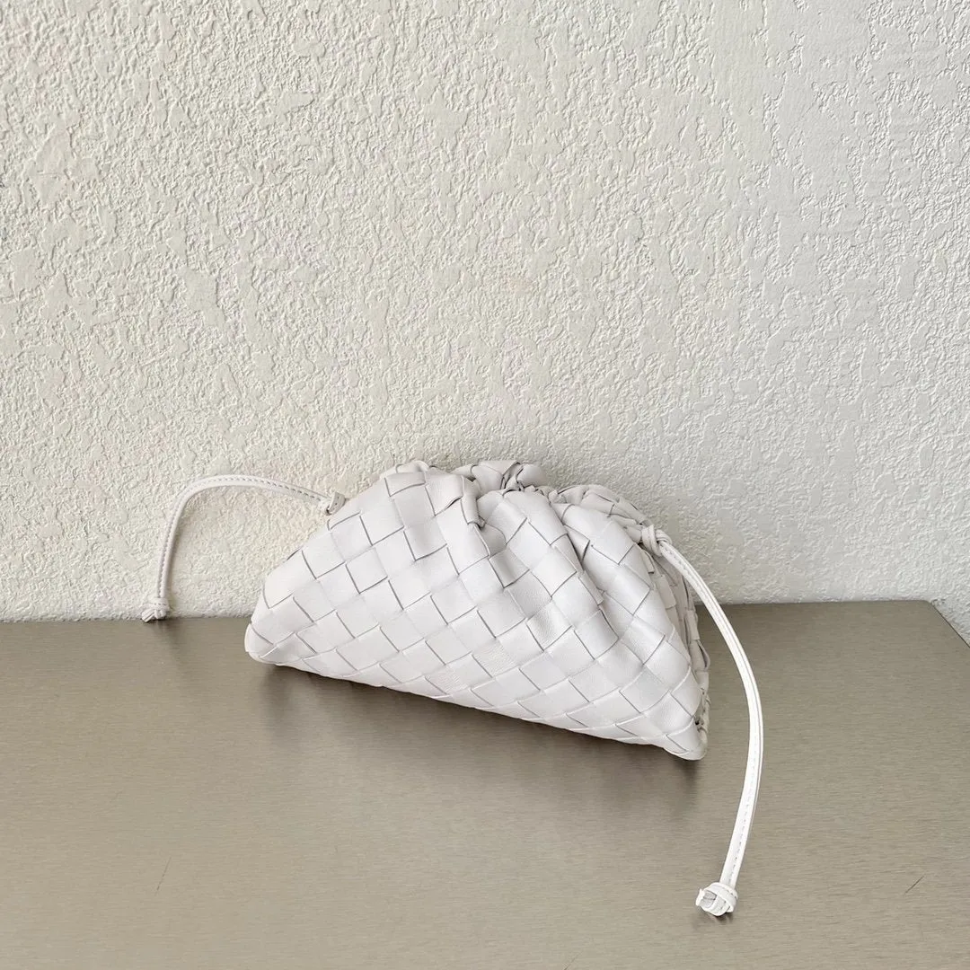 BV Mini Pouch White, For Women, Bags 8.6in/22cm 585852VCPP19644