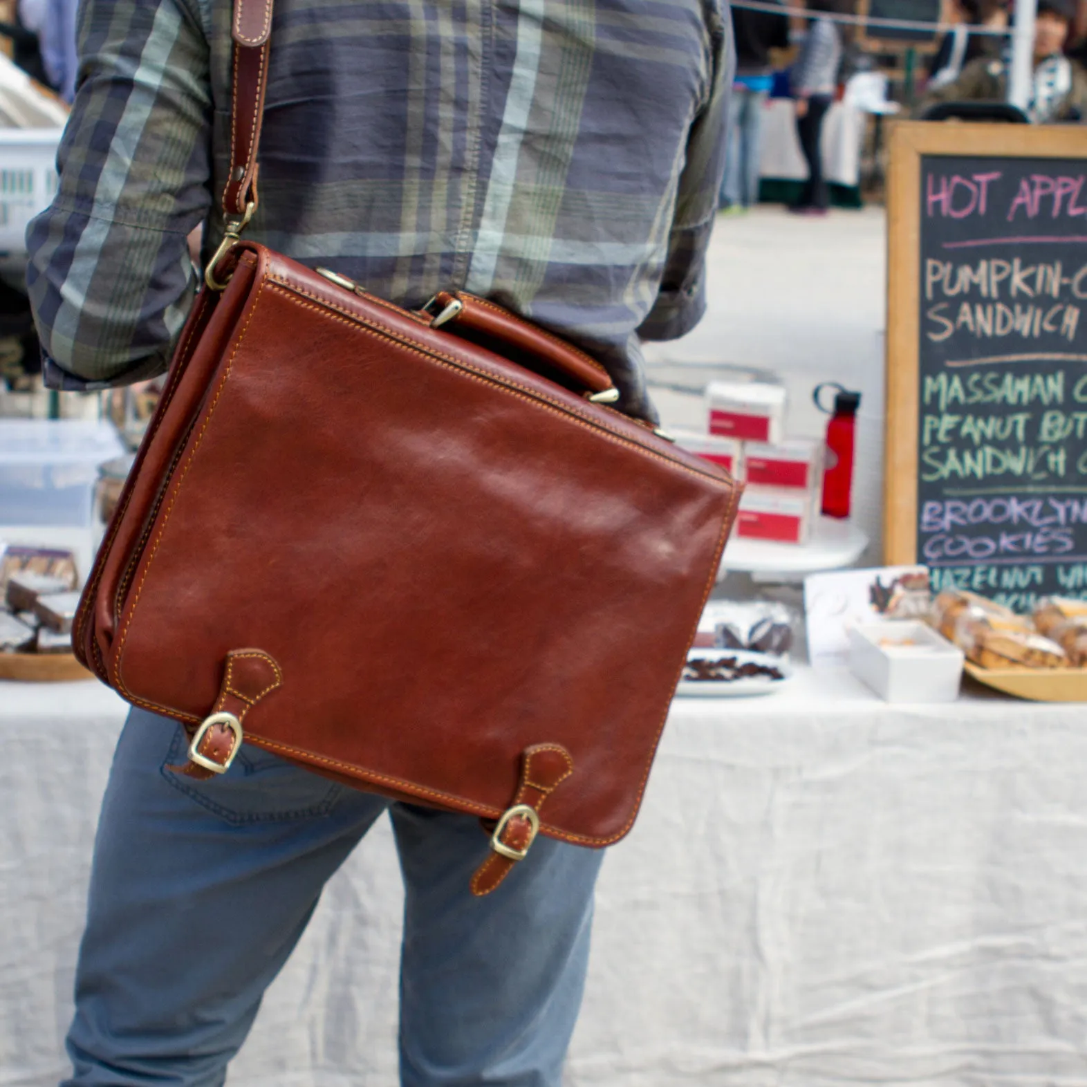 Cenzo Leather Messenger Bag