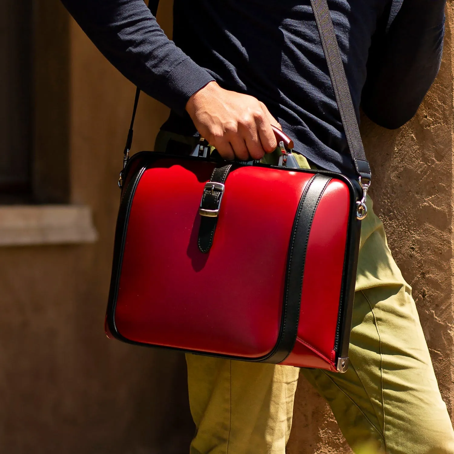 Dulles Messenger - Red