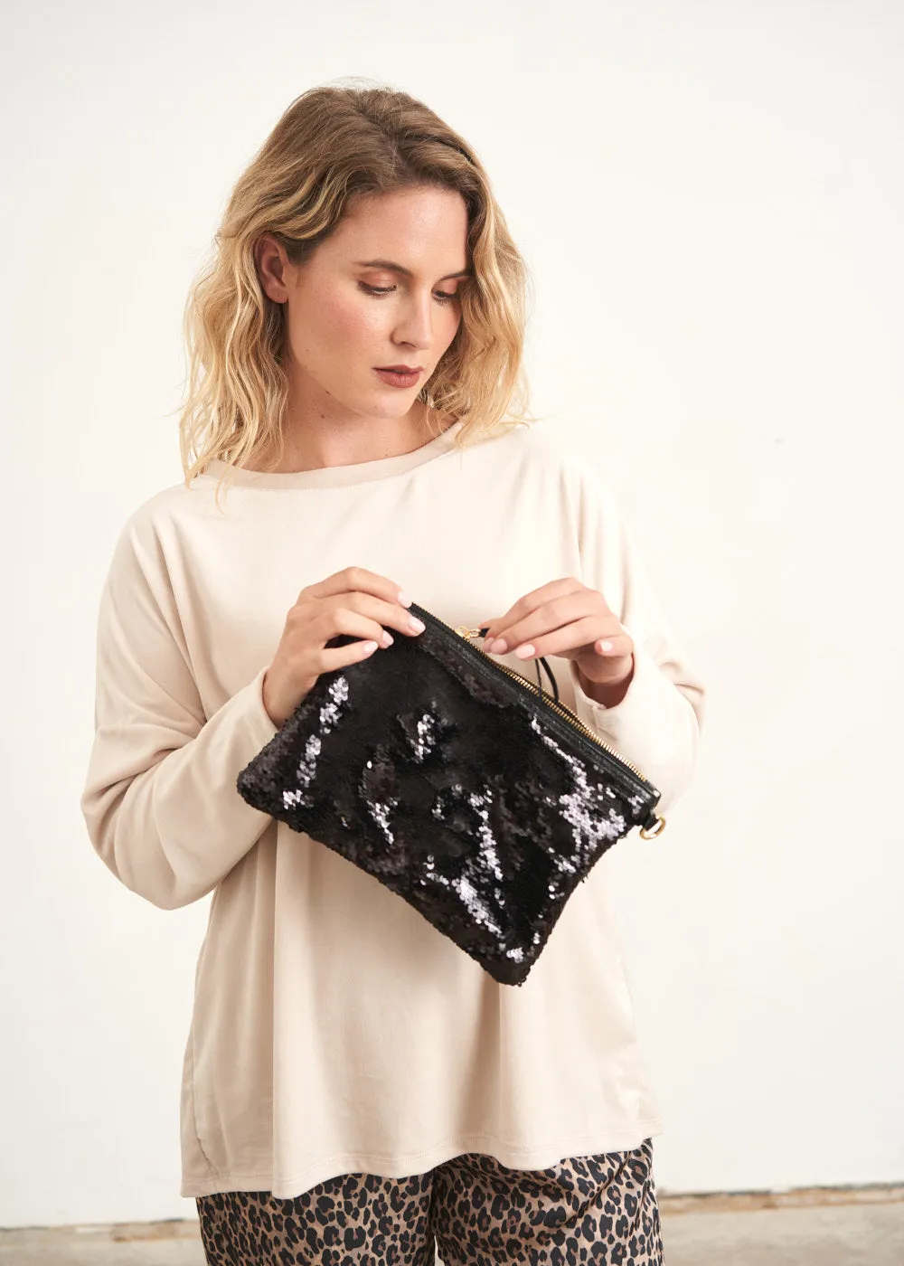 MAEVE SEQUIN CLUTCH BAG - BLACK