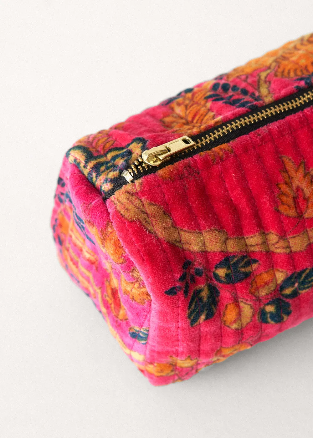 PARVEZ FLORAL VELVET WASH BAG - PINK