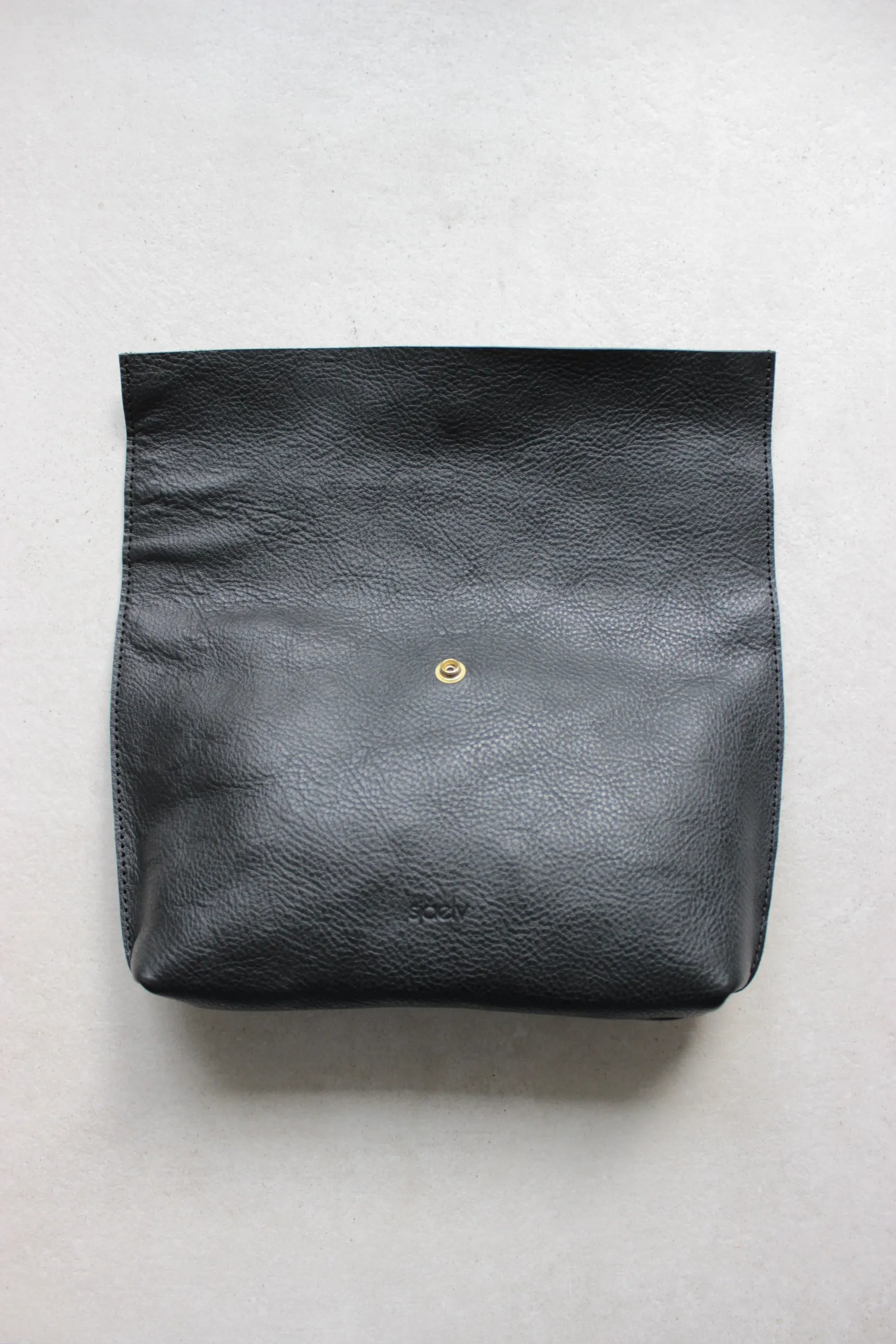 Roll top clutch black